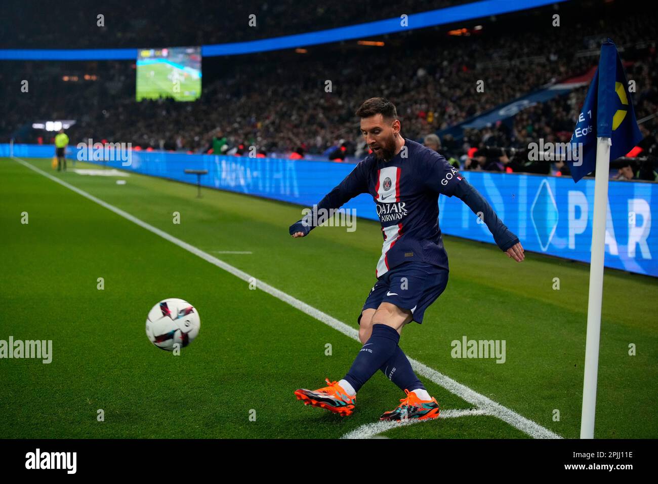 Paris, France. 2nd avril 2023. Lionel Messi de Paris Saint-Germain participe à un match de football de la Ligue française 1 entre Paris Saint Germain (PSG) et le Lyonnais olympique (OL) à Paris, France, 2 avril 2023. Credit: Glenn Gervot/Xinhua/Alay Live News Banque D'Images