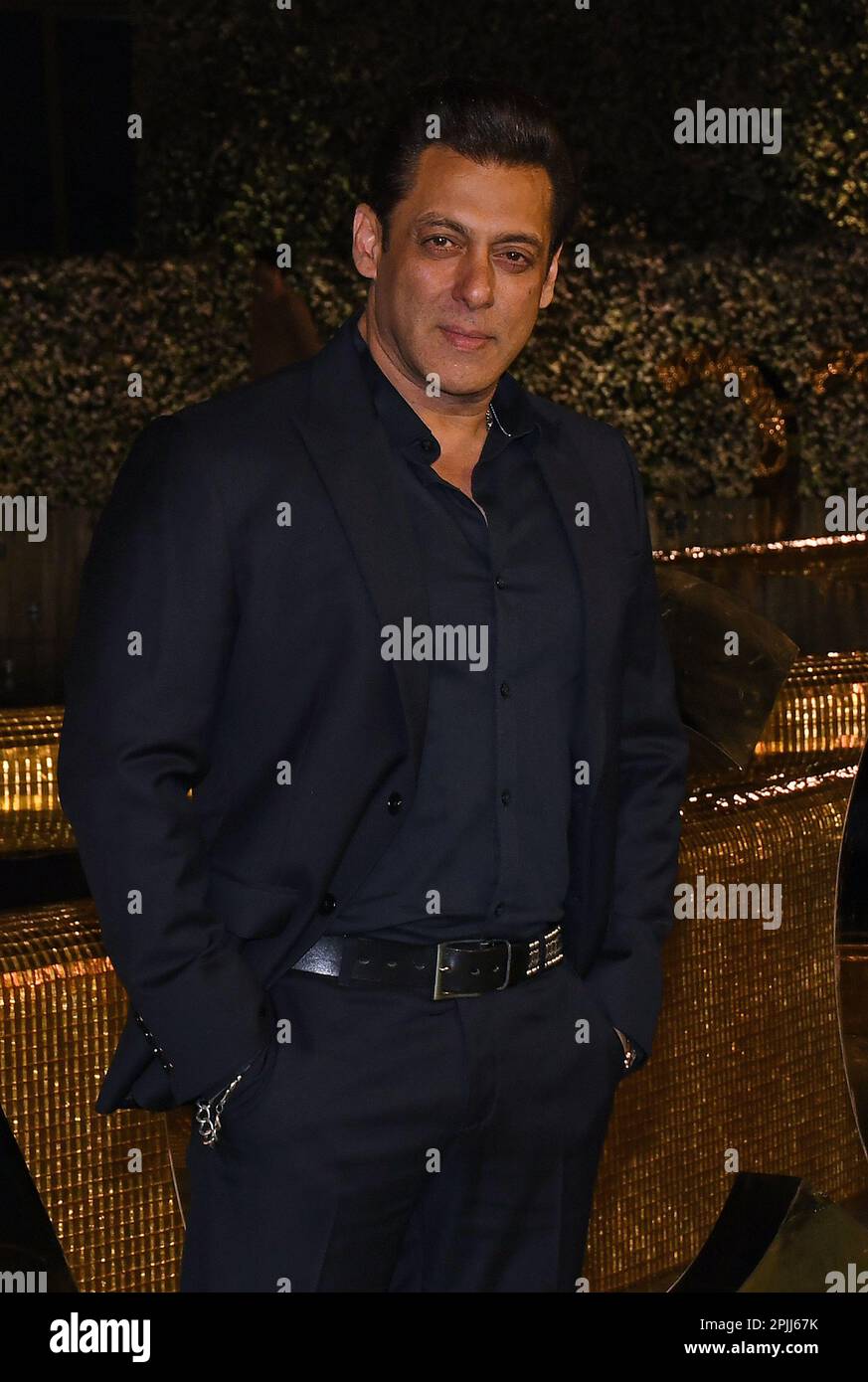 Mumbai, Inde. 31st mars 2023. Salman Khan, acteur de Bollywood, pose une photo à l'inauguration du Centre culturel Nita Mukesh Ambani (NMACC) à Mumbai. Crédit : SOPA Images Limited/Alamy Live News Banque D'Images