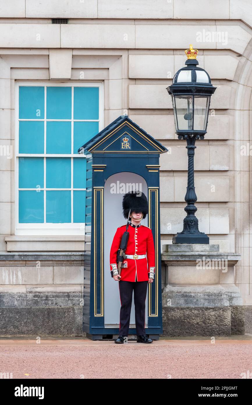 Londres, Angleterre - 16 octobre 2022 : guardsman gallois en service de garde au palais de Buckingham Banque D'Images