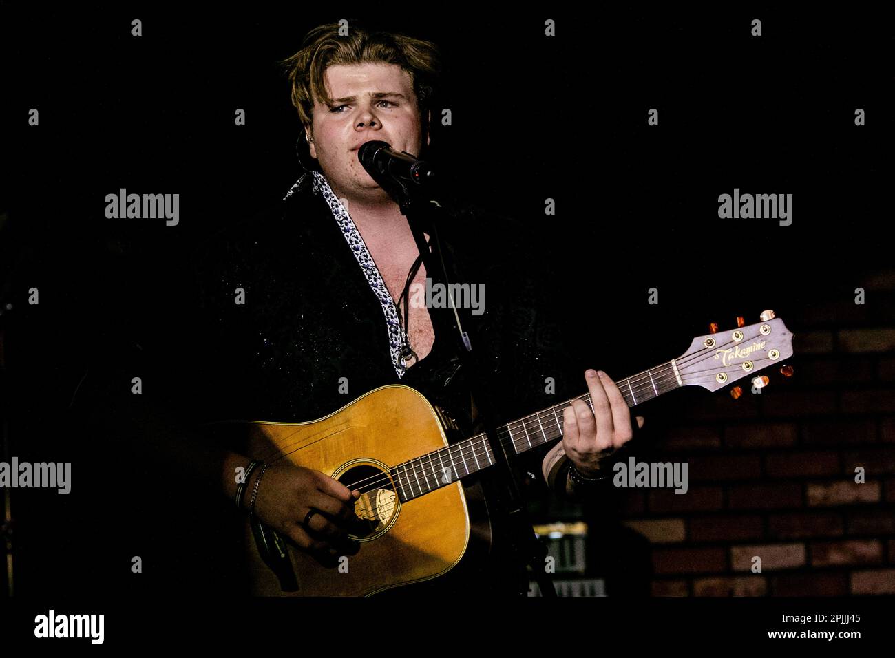 Edmonton, Canada. 27th janvier 2023. Le contestant américain Idol de l'Alberta, Brayden King se produit au Cook County Saloon 3 mois avant son apparition à l'américaine Idol. (Photo de Ron Palmer/SOPA Images/Sipa USA) crédit: SIPA USA/Alay Live News Banque D'Images