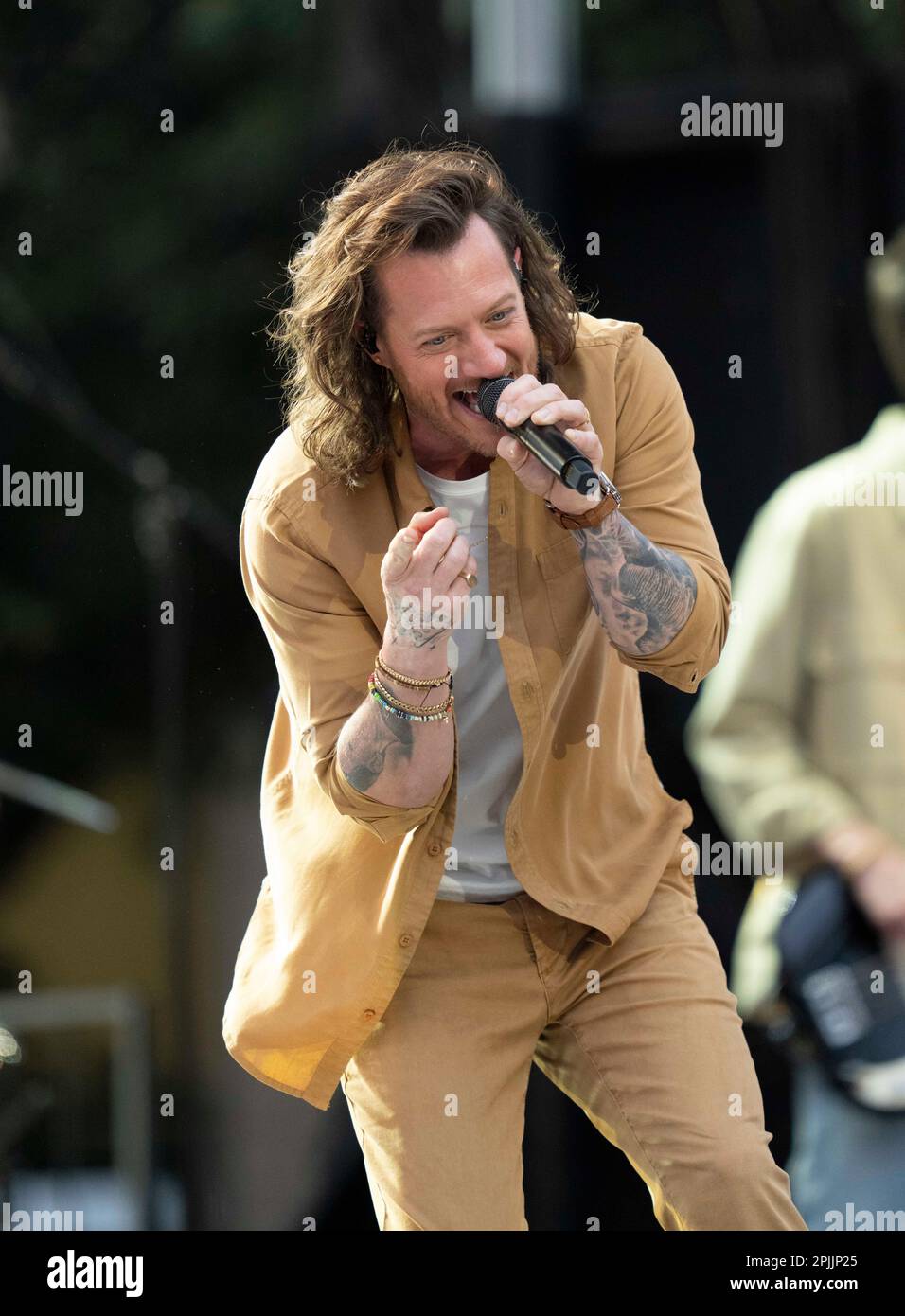 Austin Texas Etats-Unis, 29 mars 2023: L'auteur-compositeur-chanteur de pays TYLER HUBBARD se produit sur scène lors d'un enregistrement des prix Country Music Television (CMT) sur une scène extérieure du centre-ville. Une foule de 3 000 fans de musique a emballé Congress Avenue pour entendre Hubbard, 36 ans, et d'autres stars de la musique country CMT à l'ombre du Capitole du Texas. Crédit : Bob Daemmrich/Alay Live News Banque D'Images
