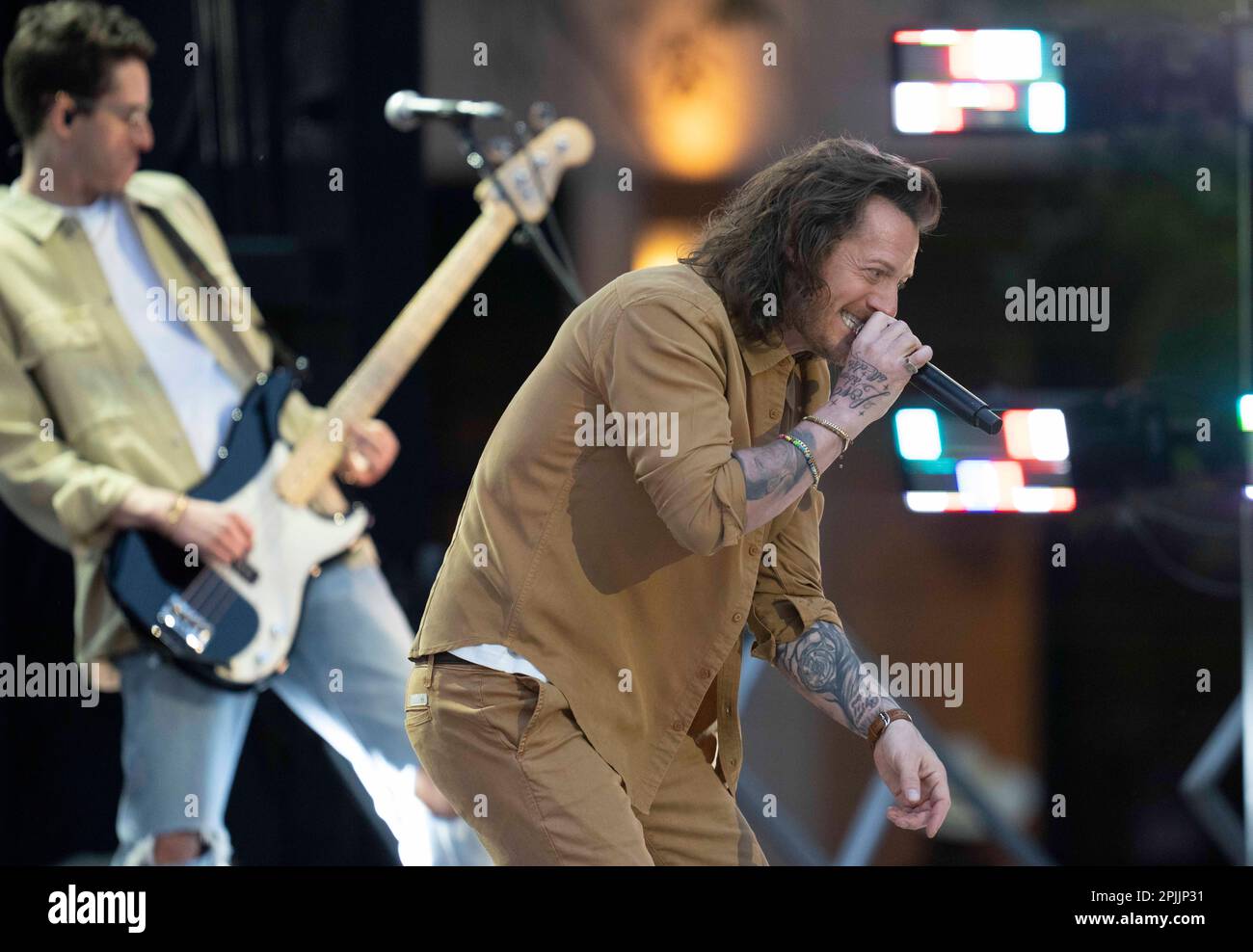 Austin Texas Etats-Unis, 29 mars 2023: L'auteur-compositeur-chanteur de pays TYLER HUBBARD se produit sur scène lors d'un enregistrement des prix Country Music Television (CMT) sur une scène extérieure du centre-ville. Une foule de 3 000 fans de musique a emballé Congress Avenue pour entendre Hubbard, 36 ans, et d'autres stars de la musique country CMT à l'ombre du Capitole du Texas. Crédit : Bob Daemmrich/Alay Live News Banque D'Images