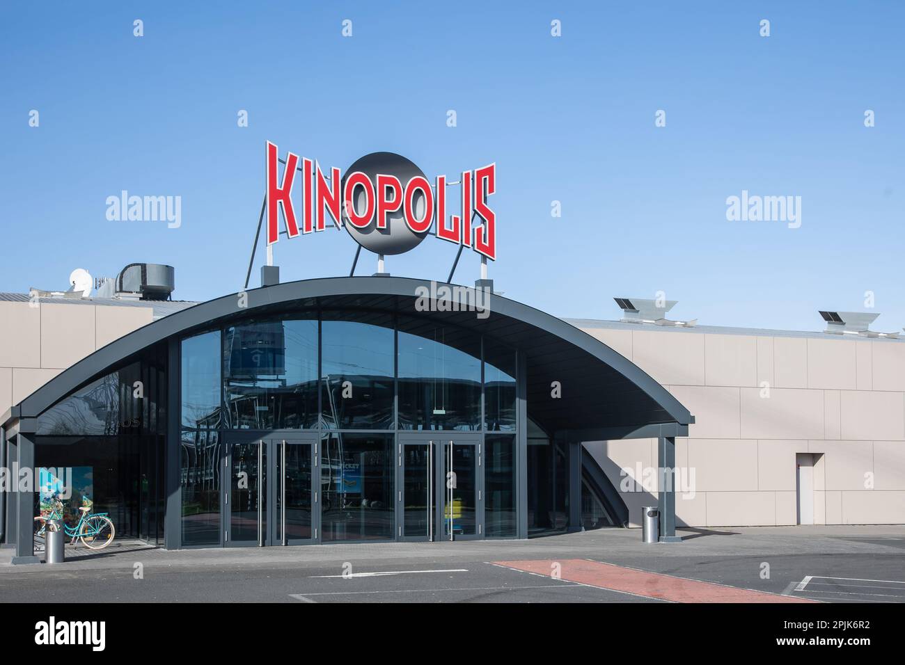 Koblenz, Allemagne - 20 février 2023 : entrée et façade du cinéma local de Kinopolis. Kinopolis est une chaîne de cinémas dans plus de dix villes de GE Banque D'Images