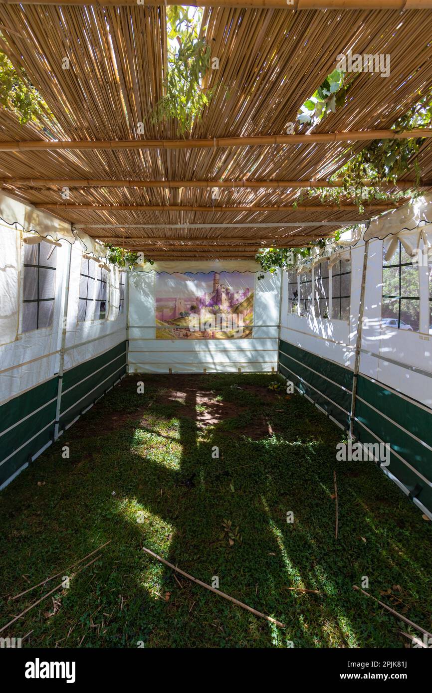 Un bâtiment d'une Soukkah publique, avant les vacances de Sukkkkot, dans le parc Ein Hamad à Jérusalem Banque D'Images