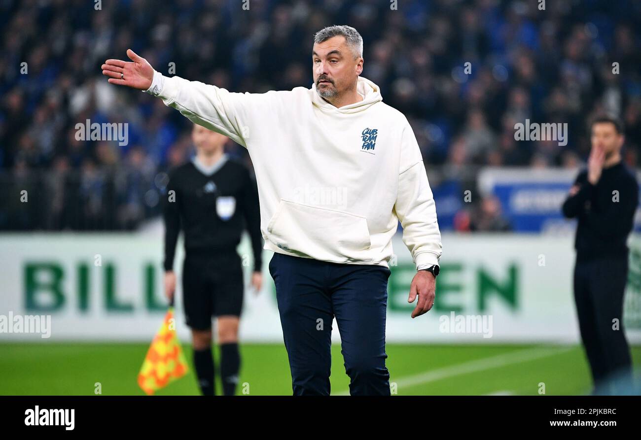 Bundesliga, Veltins Arena, FC Schalke 04 contre Bayer Leverkusen; entraîneur-chef Thomas Reis (S04) Banque D'Images