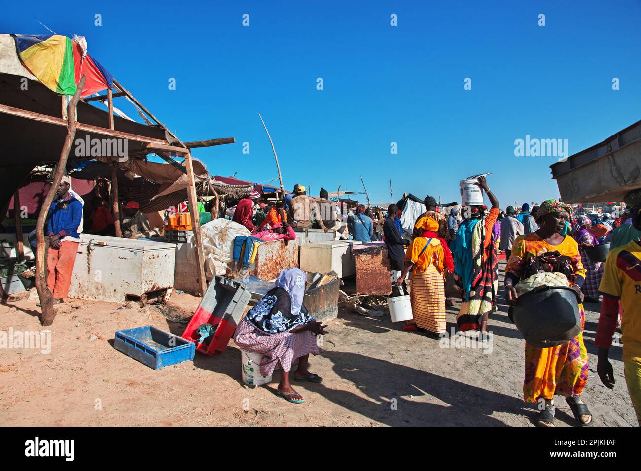 Le marché local dans le port de Saint-Louis, Sénégal, Afrique de l'Ouest Banque D'Images