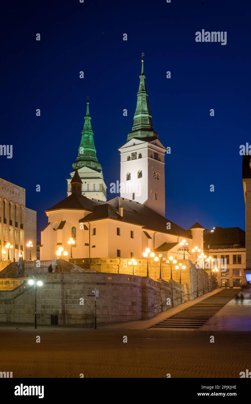 Cathédrale de la Sainte Trinité sur la place Andrej Hlinka à Zilina, Slovaquie Banque D'Images