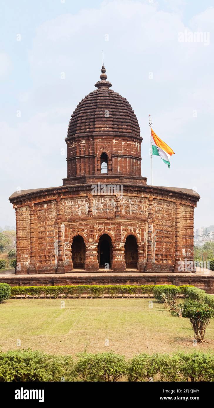Vue sur l'un des temples de Jor Mandir, Temple des sculptures de Red Bricks, Bishnupur, Bengale occidental, Inde. Banque D'Images