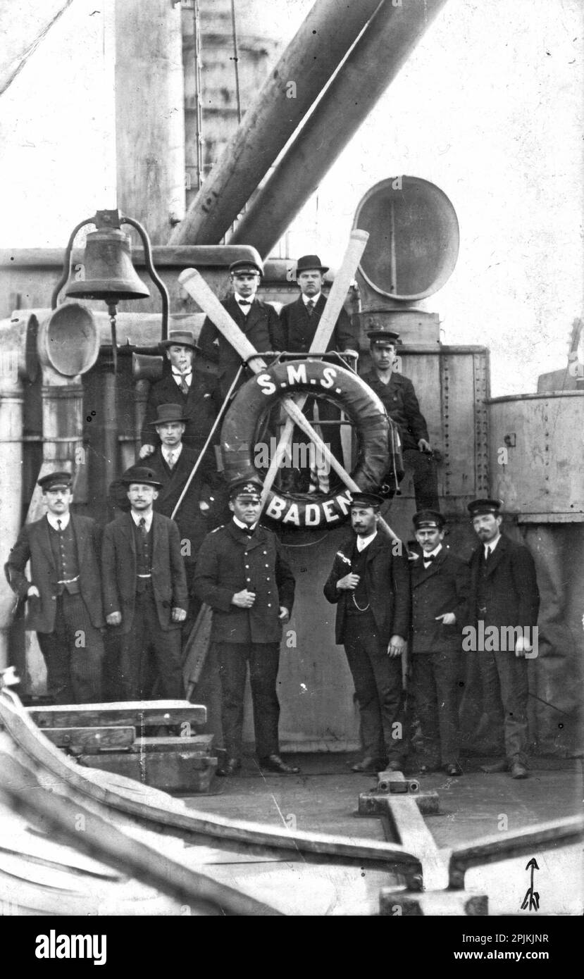 Officiers de SMS Baden, l'un des quatre ironnclades de la marine allemande Kaiserliche. Ses frères étaient le Bayern, le Württemberg et le Sachsen. Banque D'Images