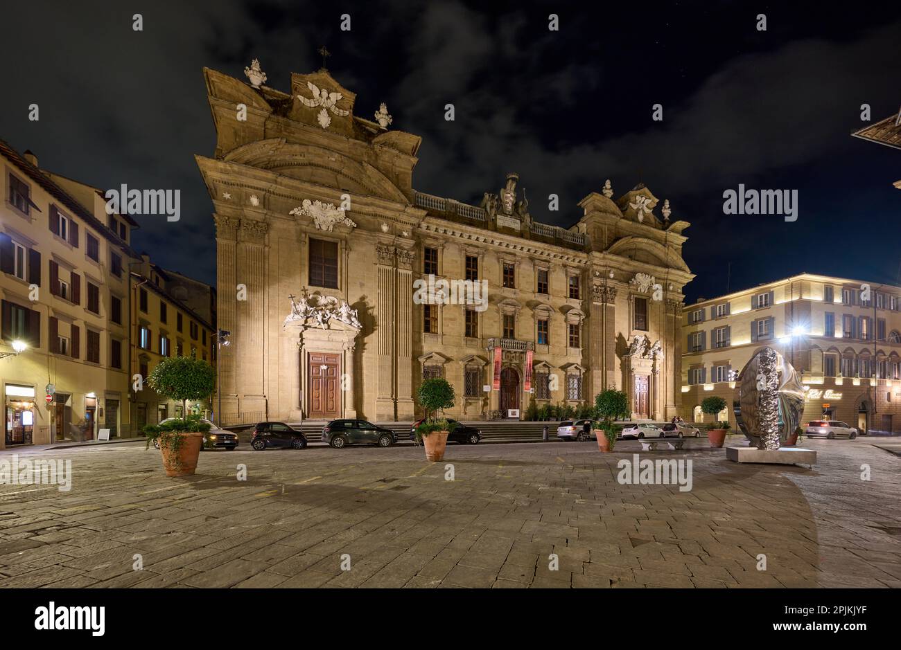 Vue nocturne du complexe illuminé de San Firenze, Chiesa di san Firenze, Piazza di S. Firenze, Florence, Toscane, Italie Banque D'Images