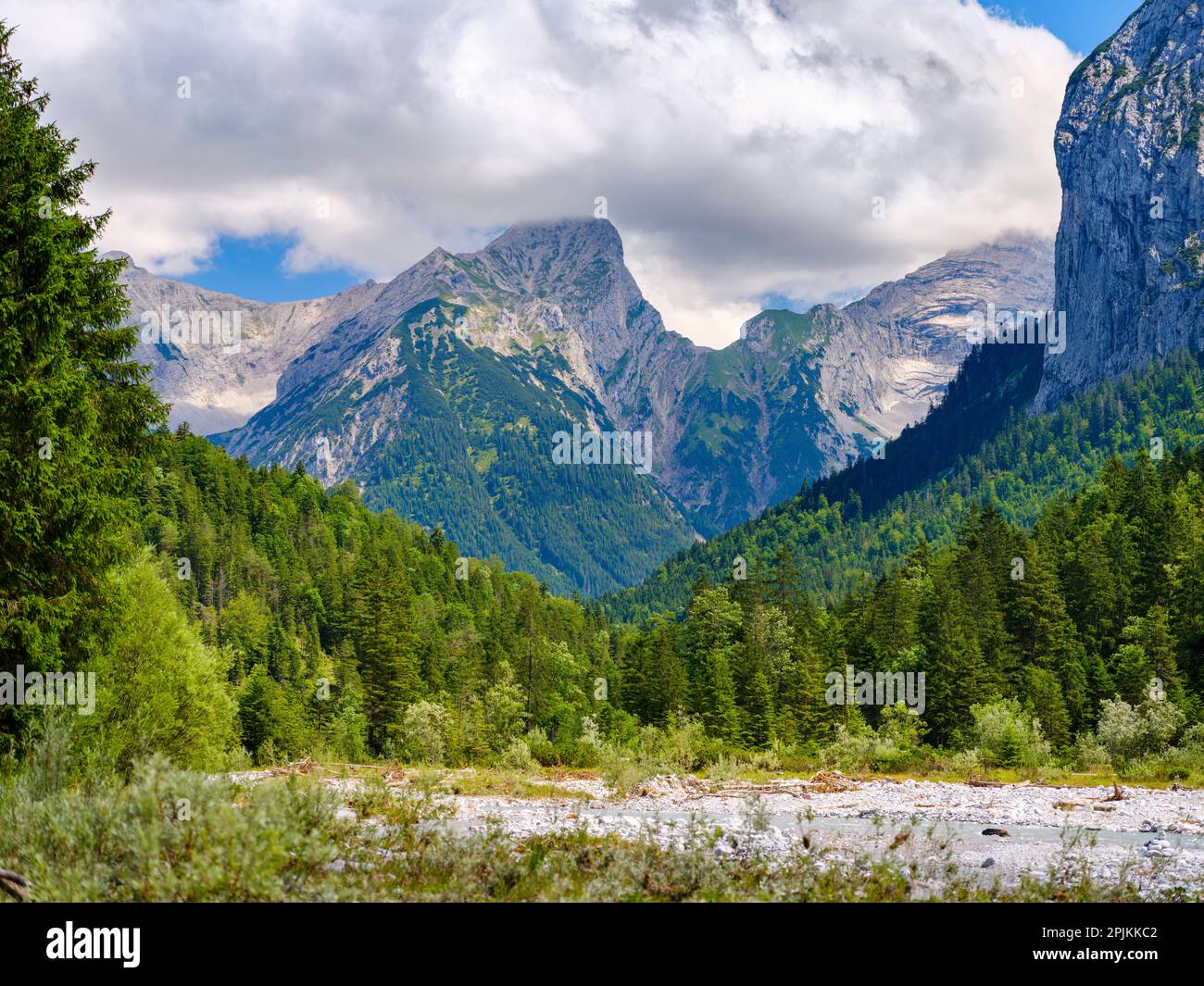 Karwendel montagnes près de Eng Alpe dans la vallée de la crique de Rissbach au Tyrol, Autriche Banque D'Images