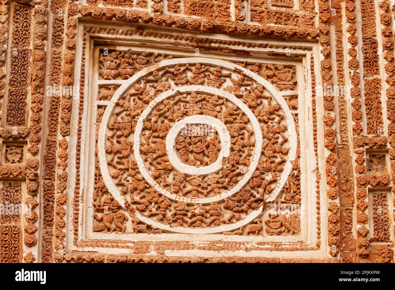 Représentant des scènes de Shri Krishna Leela sur le temple Panch Ratna Shyam Rai, Bishnupur, Bengale occidental, Inde. Banque D'Images