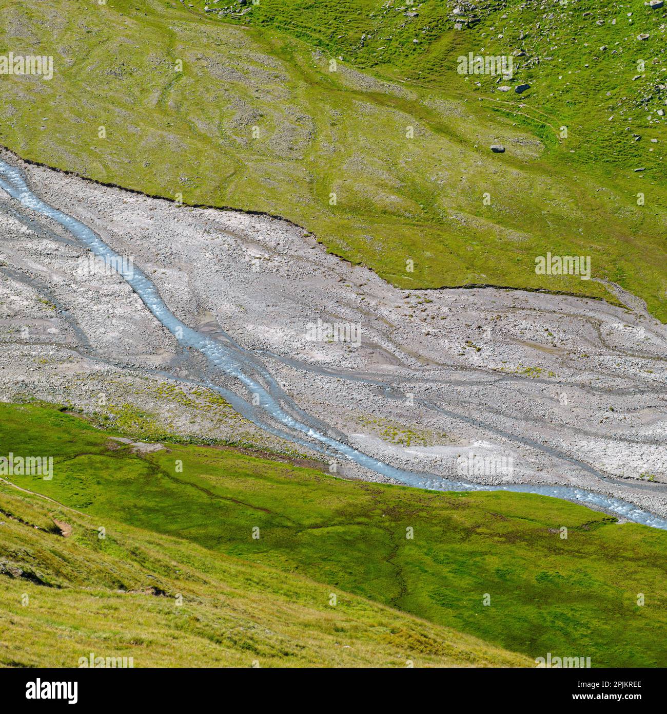 Vallée Rotmoostal et ruisseau glaciaire tressé Rotmoosache. Alpes de l'Otztal dans le parc naturel de l'Otztal. Europe, Autriche, Tyrol Banque D'Images