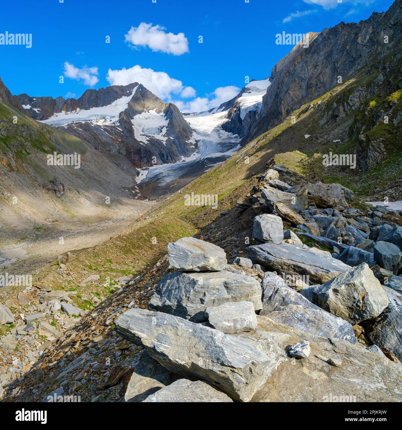 Moraine latérale créée par le glacier Gaisbergferners en 1850. Position actuelle du glacier en arrière-plan. Vallée de Gaisbergtal. Europe, Autriche, Tyrol Banque D'Images