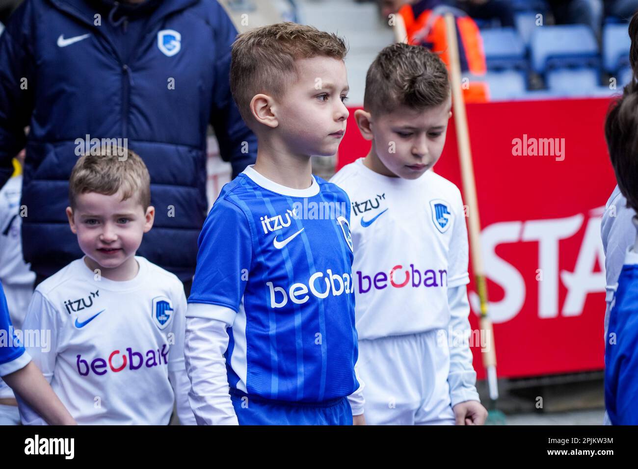 GENK, BELGIQUE - AVRIL 2 : mascotte des enfants lors du match de la Jupiler Pro League entre KRC Genk et OH Leuven à l'arène Cegeka sur 2 avril 2023 à Genk, Belgique (photo de Jeroen Meuwsen/Orange Pictures) Banque D'Images