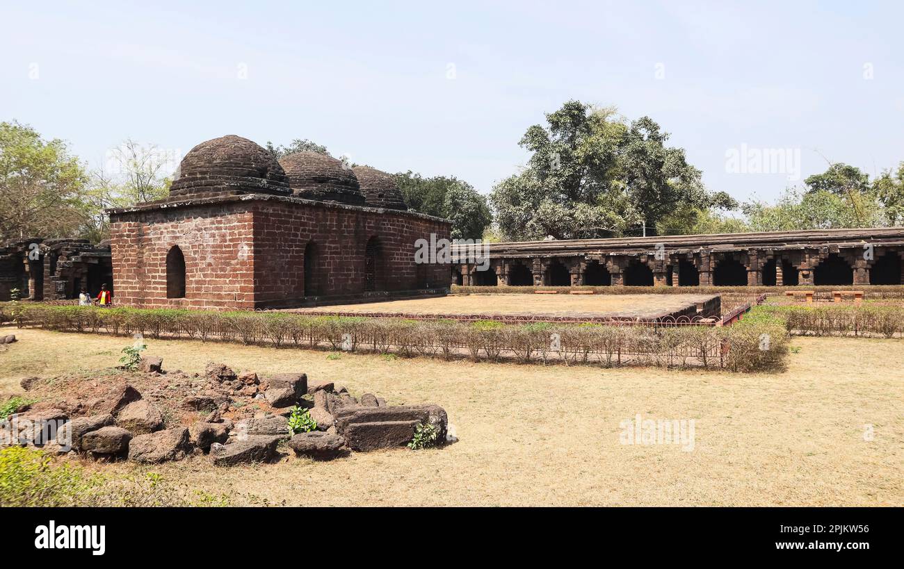 Vue intérieure en ruines du fort Kurumbera, Bengale-Occidental, Inde. Banque D'Images