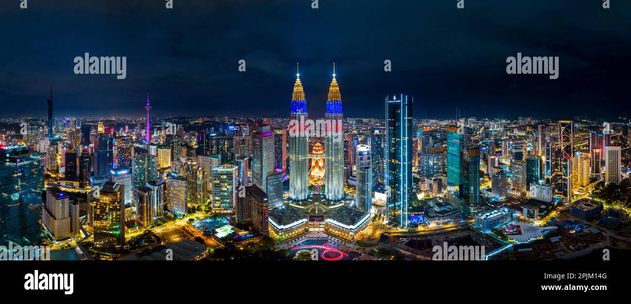 Vue panoramique de la ville de Kuala lumpur la nuit, Malaisie. Banque D'Images