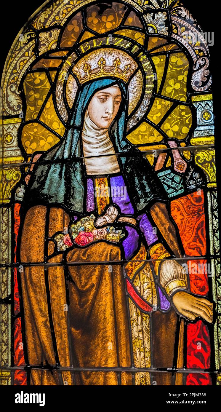 Saint Elizabeth de Hongrie vitrail, Phoenix, Arizona. Saint Elizabeth de Hongrie l'ancienne reine est devenue nonne. Vitraux de l'église reconstruite 1915 Banque D'Images