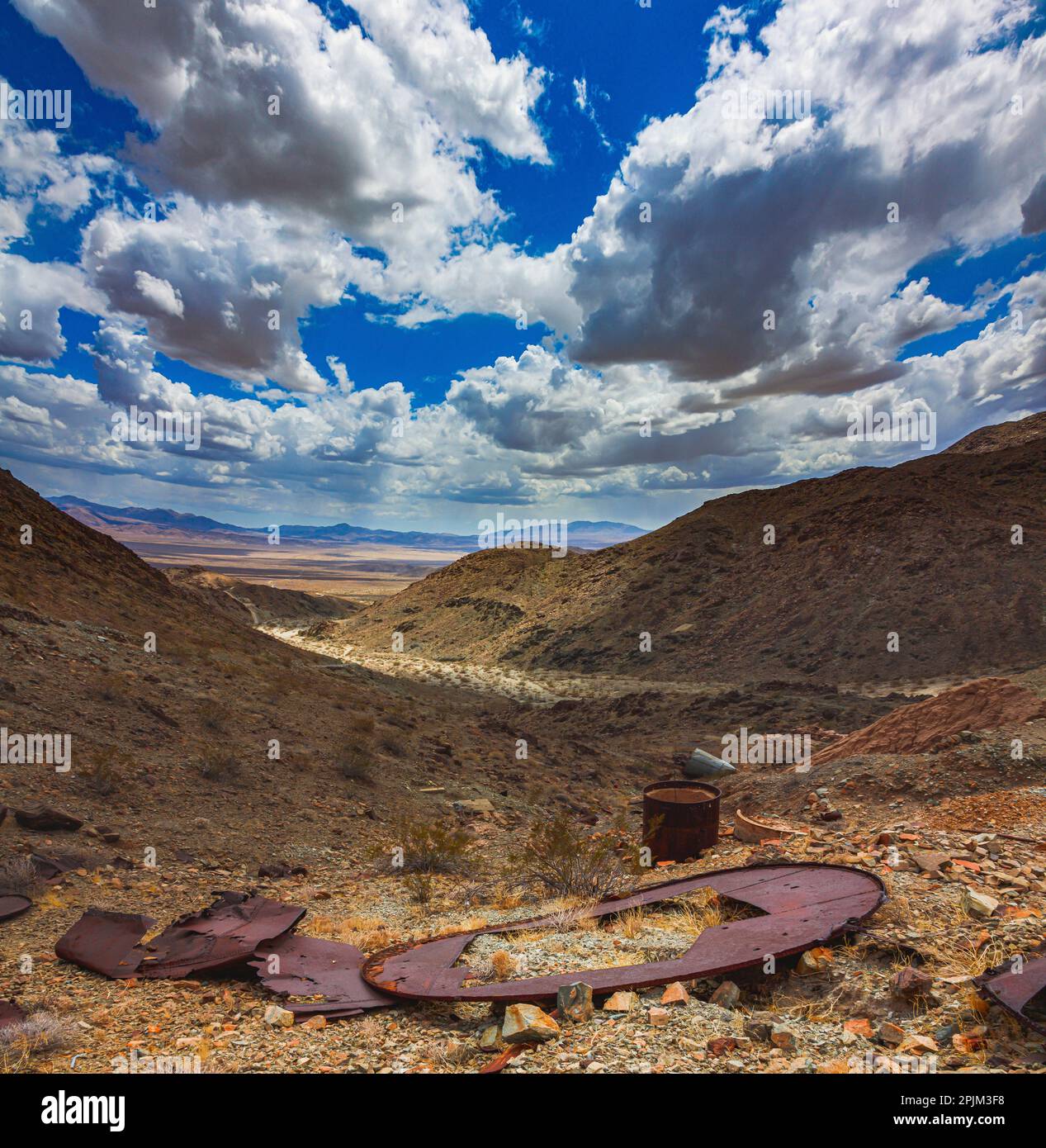 Brooklyn Mine Road, Virginia Dale Mining District, Mojave Desert, Californie Banque D'Images