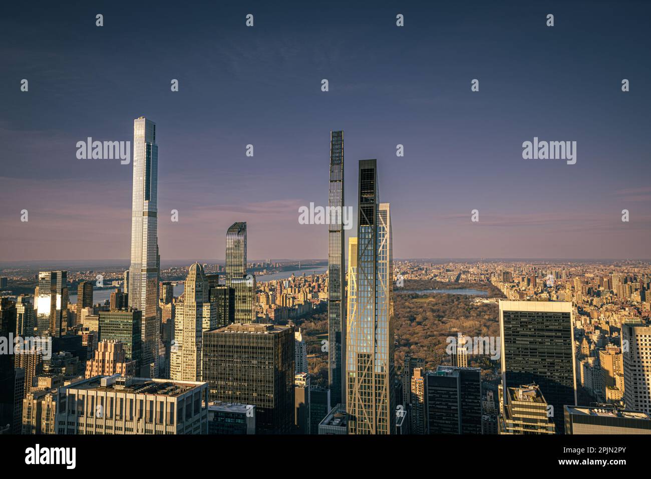 Vue depuis Rockefella Center, Manhattan pendant l'heure d'or Banque D'Images