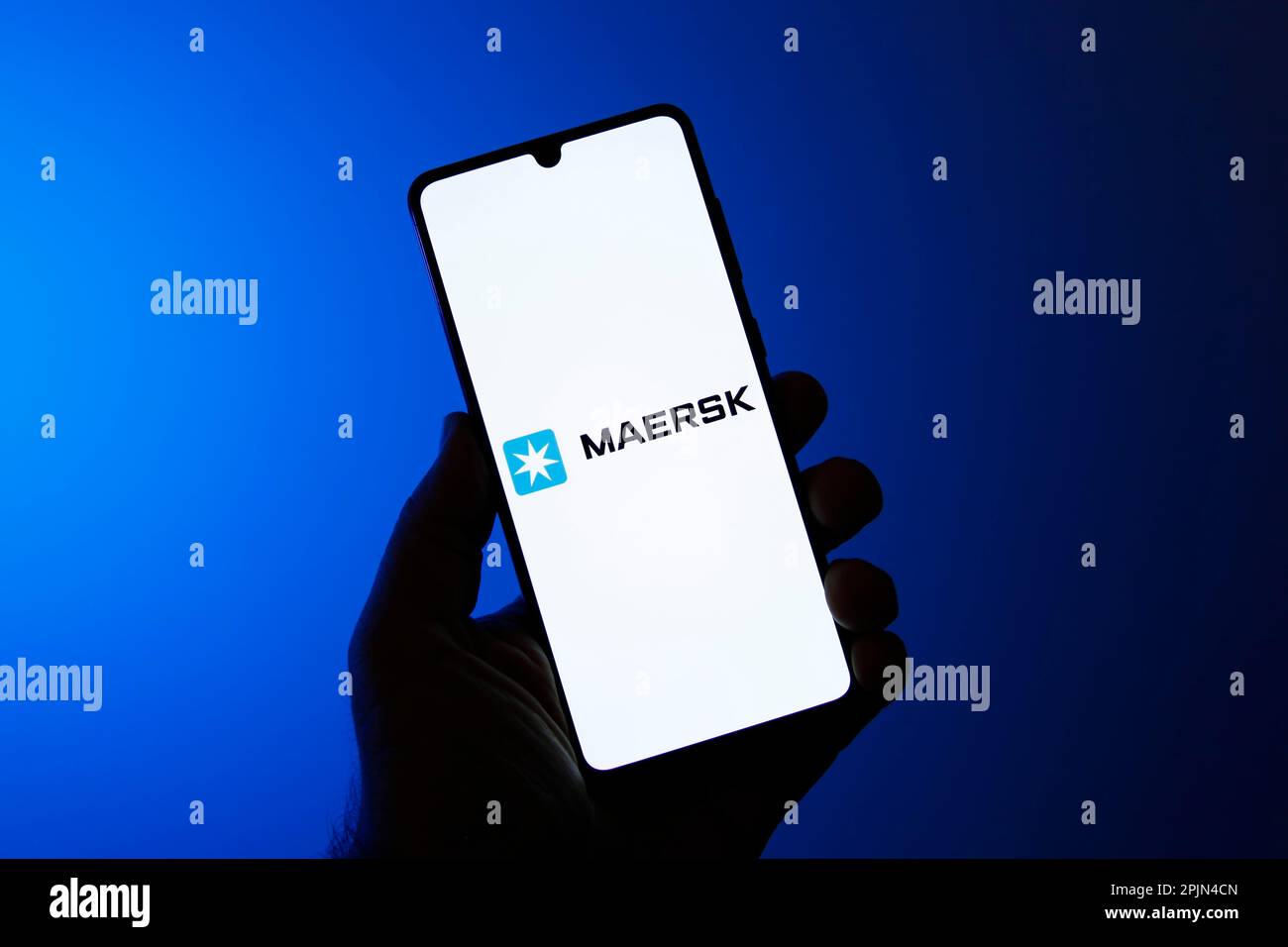 Minas Gerais, Brésil - 03 avril 2023 : illustration de Maersk sur l'écran du téléphone portable Banque D'Images