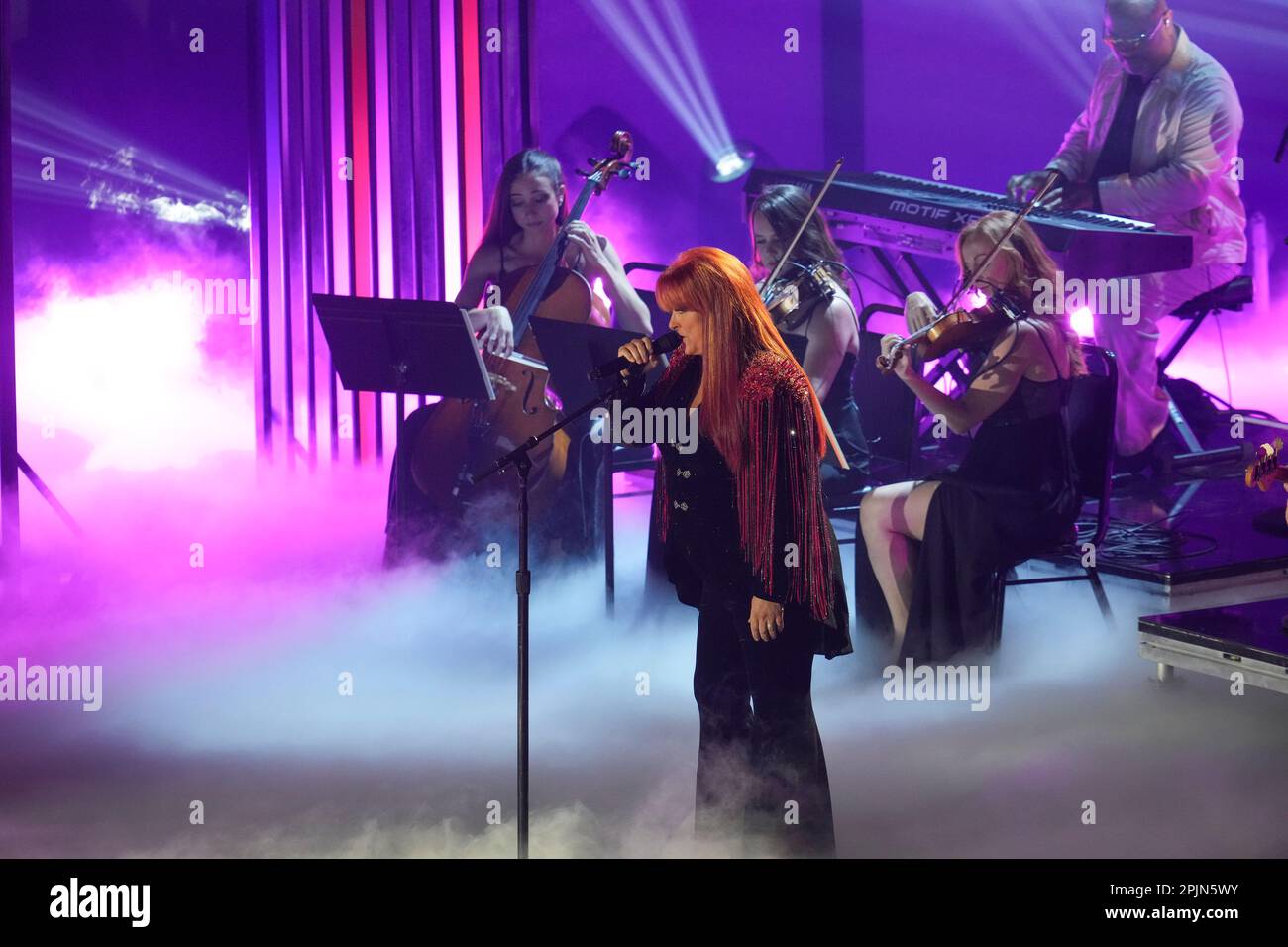 La chanteuse WYNONNA JUDD se produit aux Country Music Television (CMT) Music Awards 2023 qui se tiennent pour la première fois à Austin, au Texas, sur 2 avril 2023 au Moody Center, avant une foule vendue. Crédit : Bob Daemmrich/Alay Live News Banque D'Images