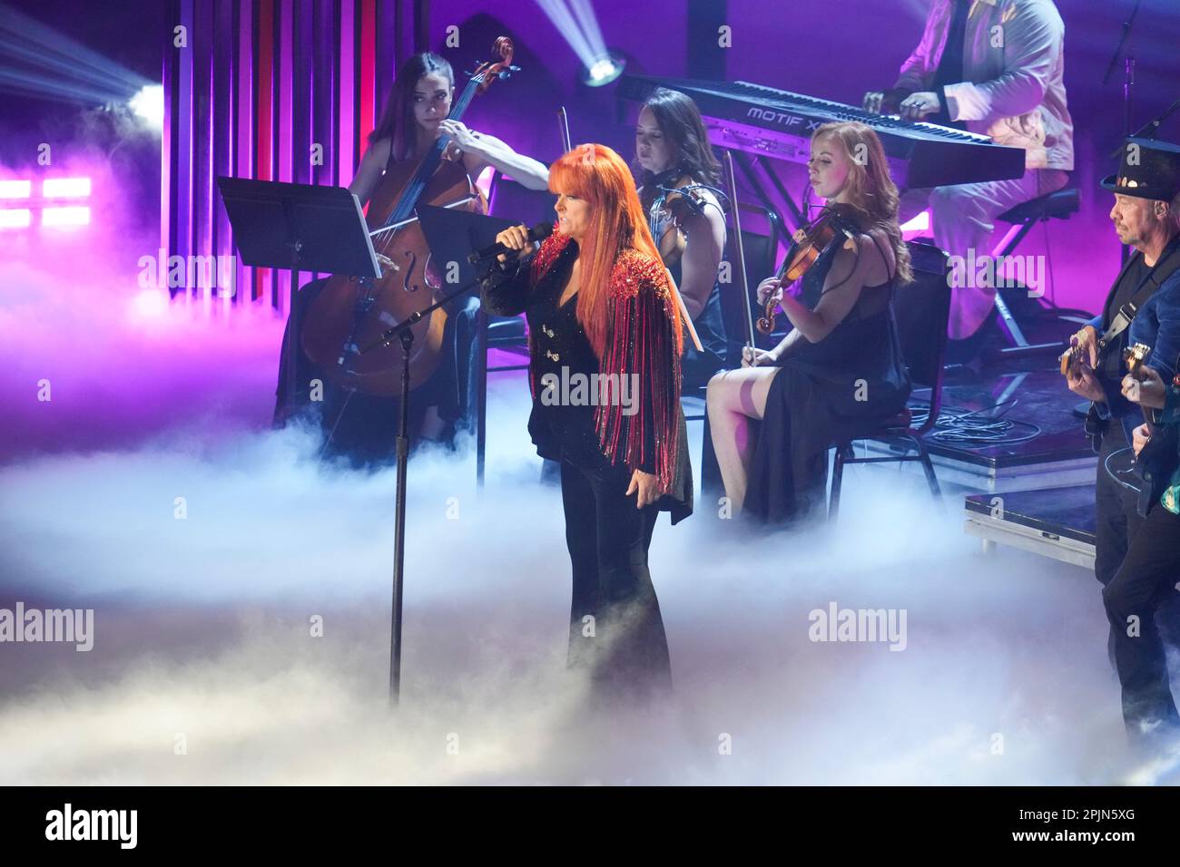 La chanteuse WYNONNA JUDD se produit aux Country Music Television (CMT) Music Awards 2023 qui se tiennent pour la première fois à Austin, au Texas, sur 2 avril 2023 au Moody Center, avant une foule vendue. Crédit : Bob Daemmrich/Alay Live News Banque D'Images