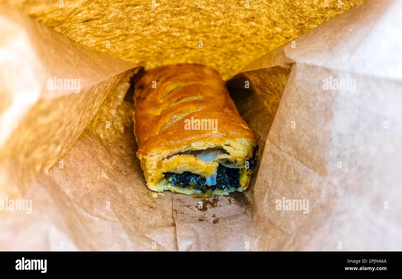 Plats mexicains typiques Tortas Tacos Empanadas rollos et tamales à El Cafecito à Zicatela Puerto Escondido Oaxaca Mexique. Banque D'Images