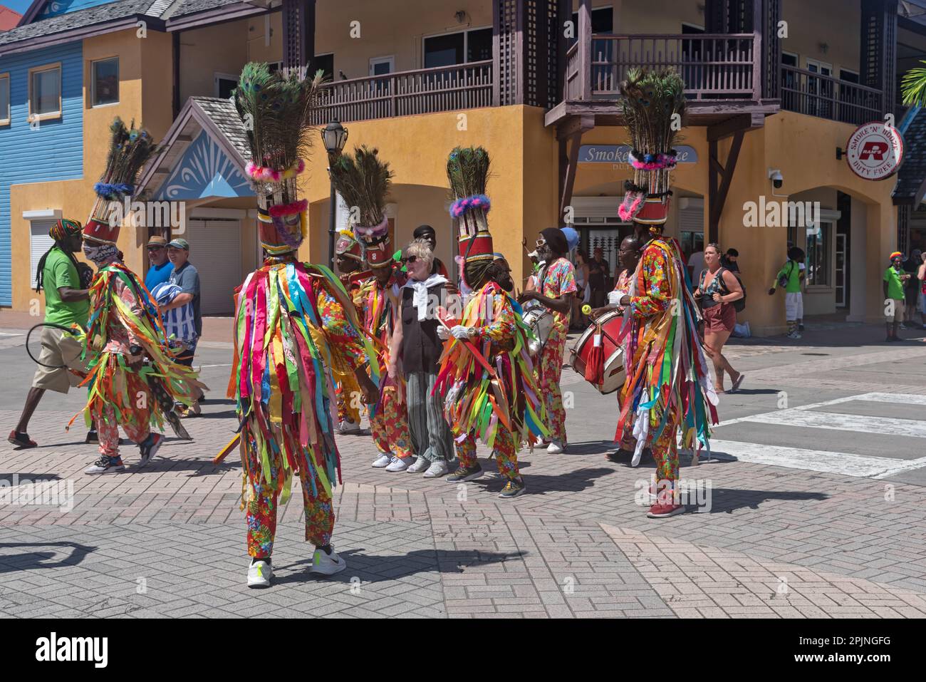 Les musiciens locaux accueillent de nouveaux touristes. Saint-Kitts, Antilles, Banque D'Images