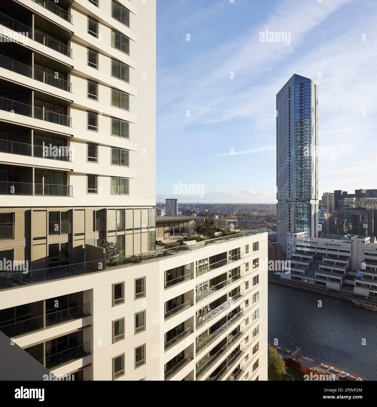 Vue imprenable sur la ville. Wood Wharf, Londres, Royaume-Uni. Architecte : Stanton Williams, 2021. Banque D'Images