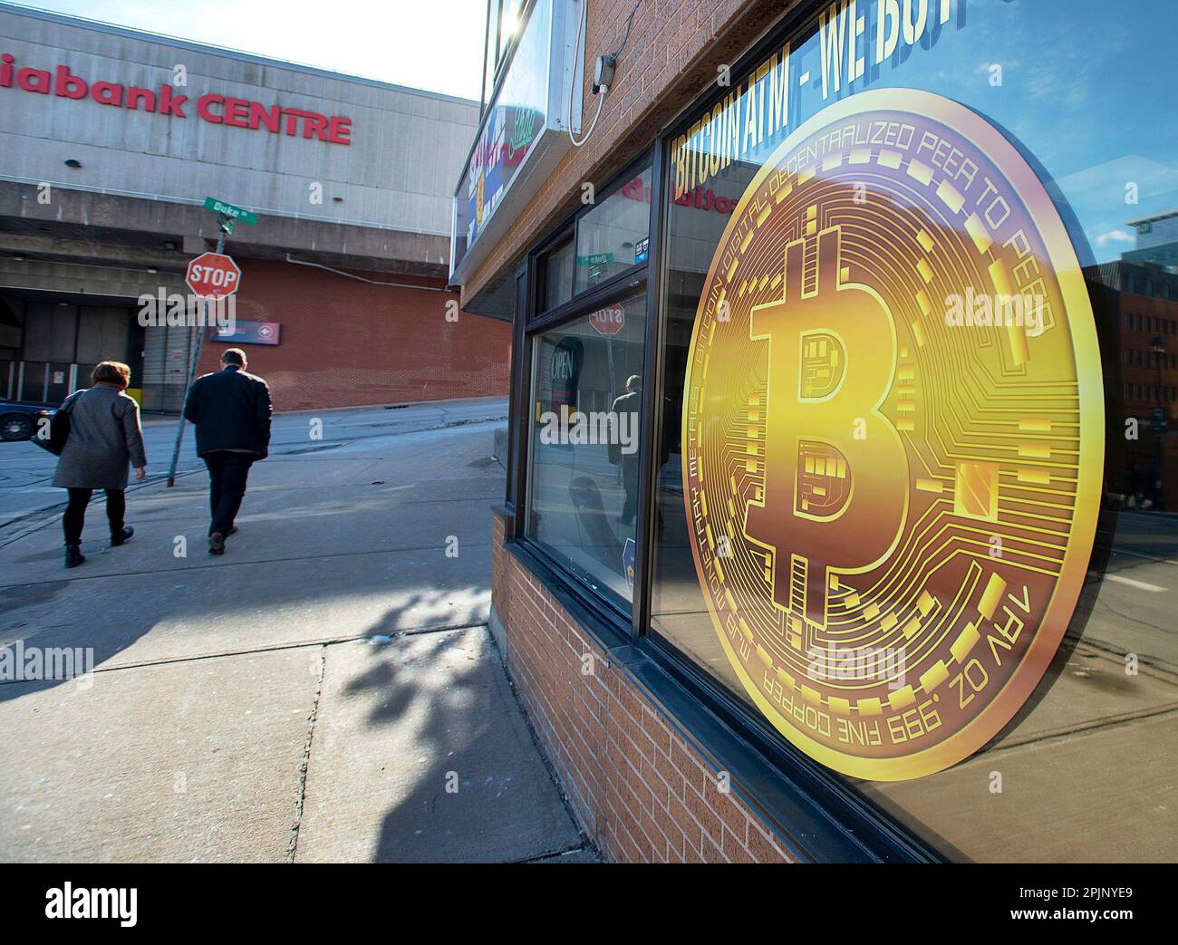 Halifax, Canada. 05th févr. 2020. Un panneau annonce un guichet automatique  Bitcoin, ATM, dans un magasin de Halifax, mercredi, 4 février 2020. Les  sociétés de crypto-monnaie WonderFi technologies Inc., Coinsquare Ltd. Et