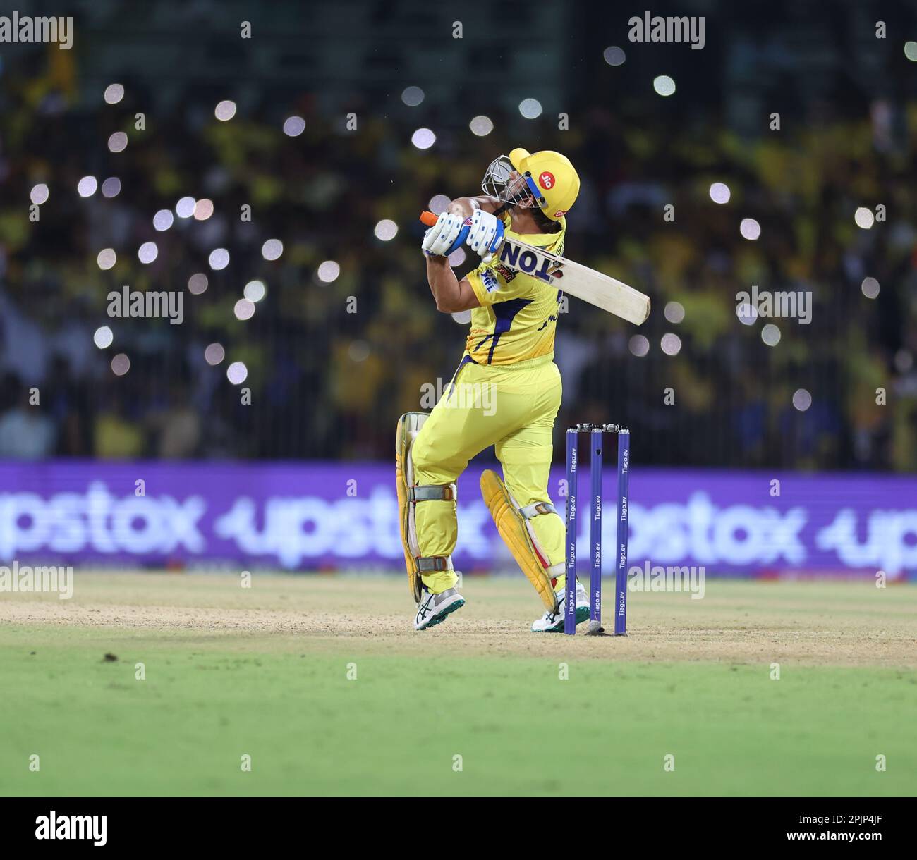 Chennai, Inde, 03/04/2023, match No 6 : TATA IPL 2023: CSK vs LSG : Chennai Super Kings vs Lucknow Super Giants : MSD de CSK au stade MAC de Chennai.CSK a obtenu 217 points pour 7 sur 20 overs. Mme Dhoni Hit 2 continue des sixes et était sortie pour la balle de Ravi Bishnoi et Bold Mark Wood en 3rd Banque D'Images