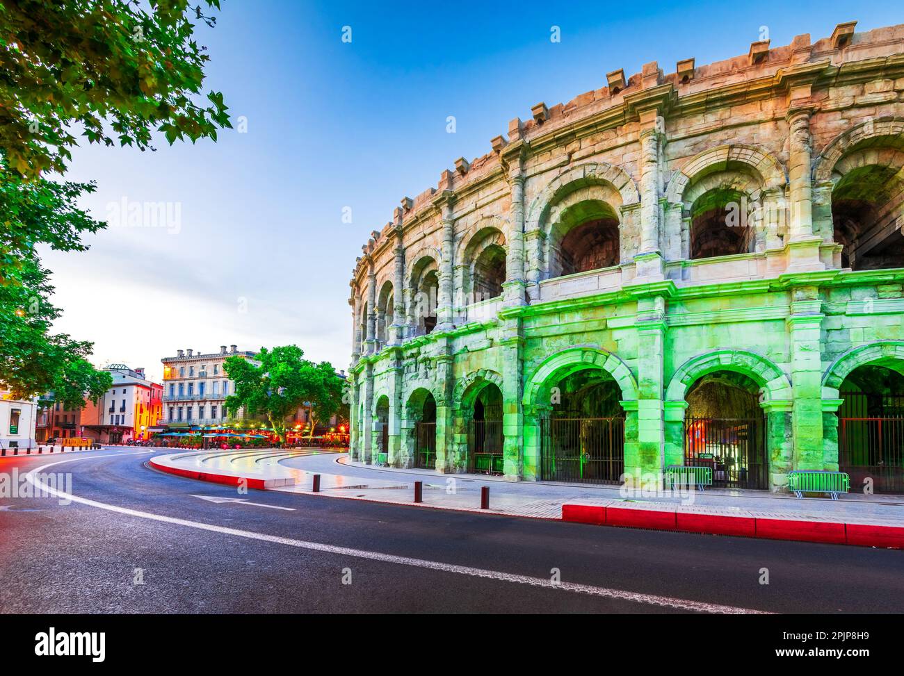 Nîmes, France. Ancien amphithéâtre romain dans la région de l'Occitanie du sud de la France. Banque D'Images