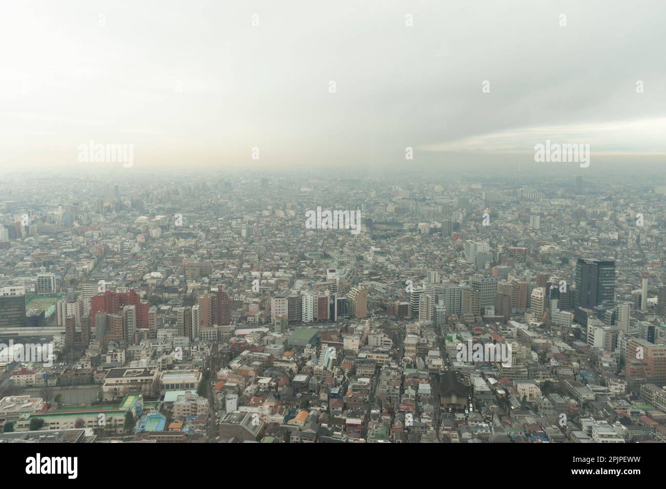 Tokyo, à travers le smog d'une inversion, janvier 2012 Banque D'Images