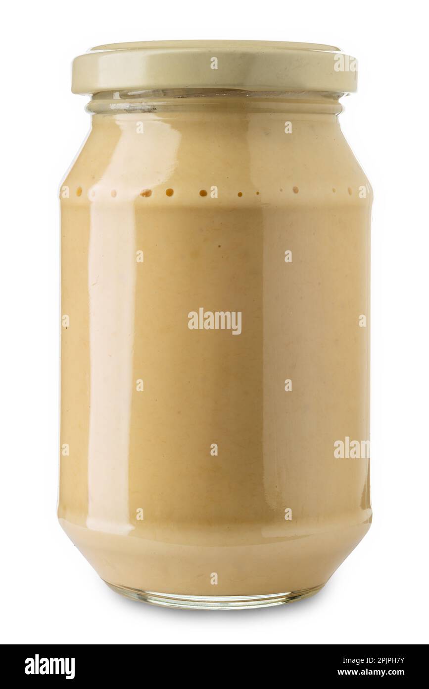Sauce à la mayonnaise dans un pot en verre isolé sur du blanc avec un passe-cheveux inclus Banque D'Images