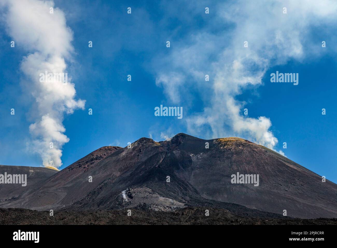 Vapeur volcanique active sur l'Etna, le plus haut volcan d'Europe Banque D'Images