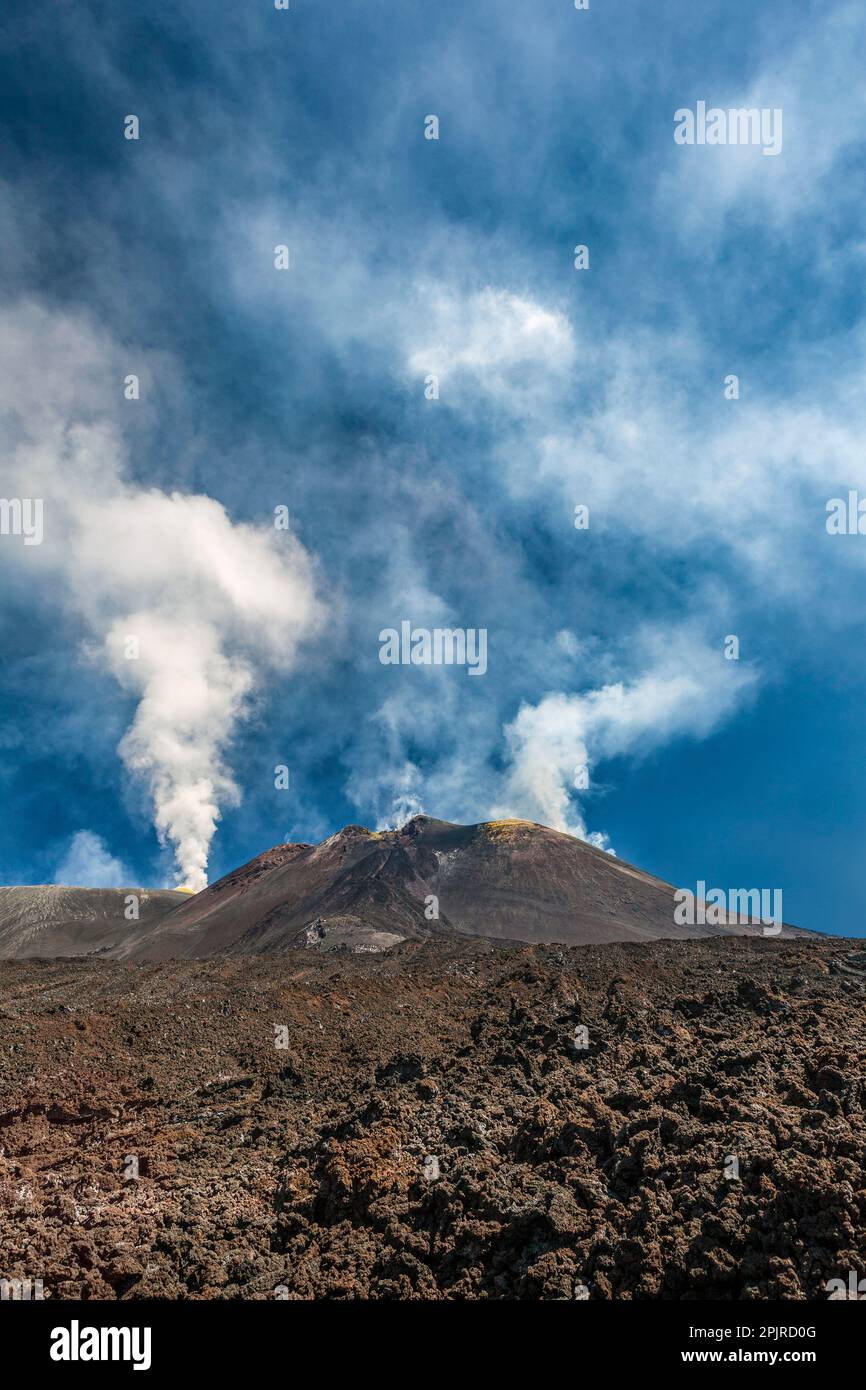 Vapeur volcanique active sur l'Etna, le plus haut volcan d'Europe Banque D'Images