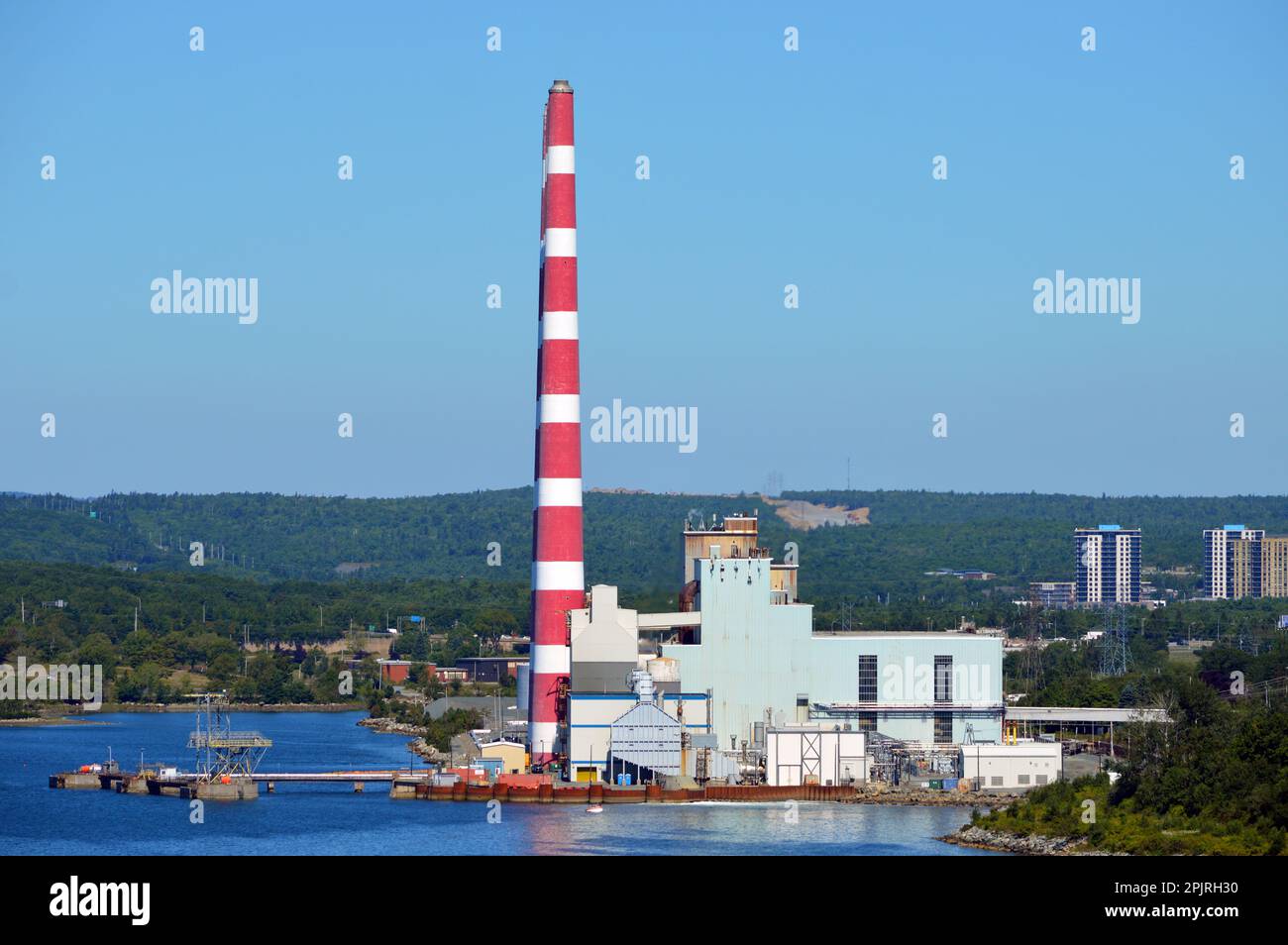 Tufts Cove Generating Station, une centrale électrique exploitée par Nova Scotia Power Inc., sur la rive du port de Halifax, à Dartmouth, au Canada Banque D'Images