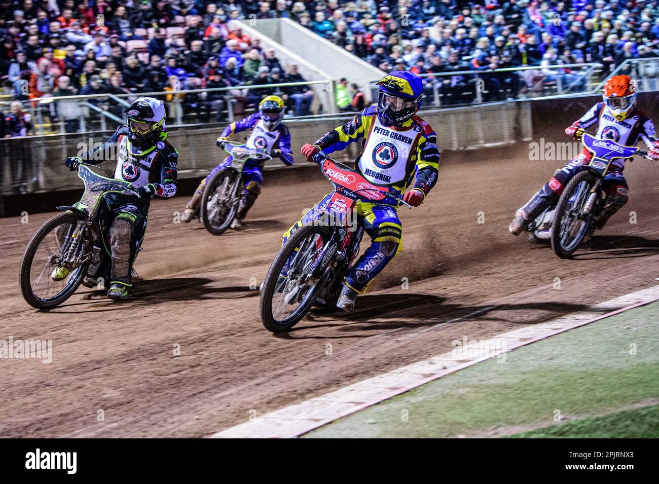 Tobiasz Musielak (Bleu) dirige Tom Brennan (blanc) Robert Lambert (Rouge) et Kye Thompson (jaune) lors du Peter Craven Memorial Trophée au National Speedway Stadium, Manchester, le lundi 3rd avril 2023. (Photo : Ian Charles | INFORMATIONS MI) Credit: INFORMATIONS MI & Sport /Alamy Live News Banque D'Images