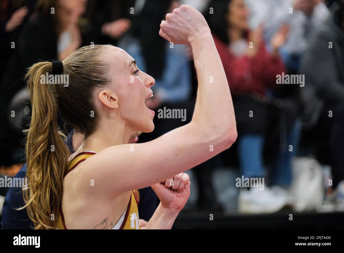 Campobasso, Italie. 31st mars 2023. Mariella Santucci d'Umana Reyer Venezia s'exulte pendant la demi-finale des femmes huit de la coupe italienne 2023 entre Virtus Segafredo Bologna et Umana Reyer Venezia à la Molisana Arena. Umana Reyer Venezia Team a battu Virtus Segafredo Bologna Team avec un score de 63 - 78. (Photo par Elena Vizoca/SOPA Images/Sipa USA) crédit: SIPA USA/Alay Live News Banque D'Images