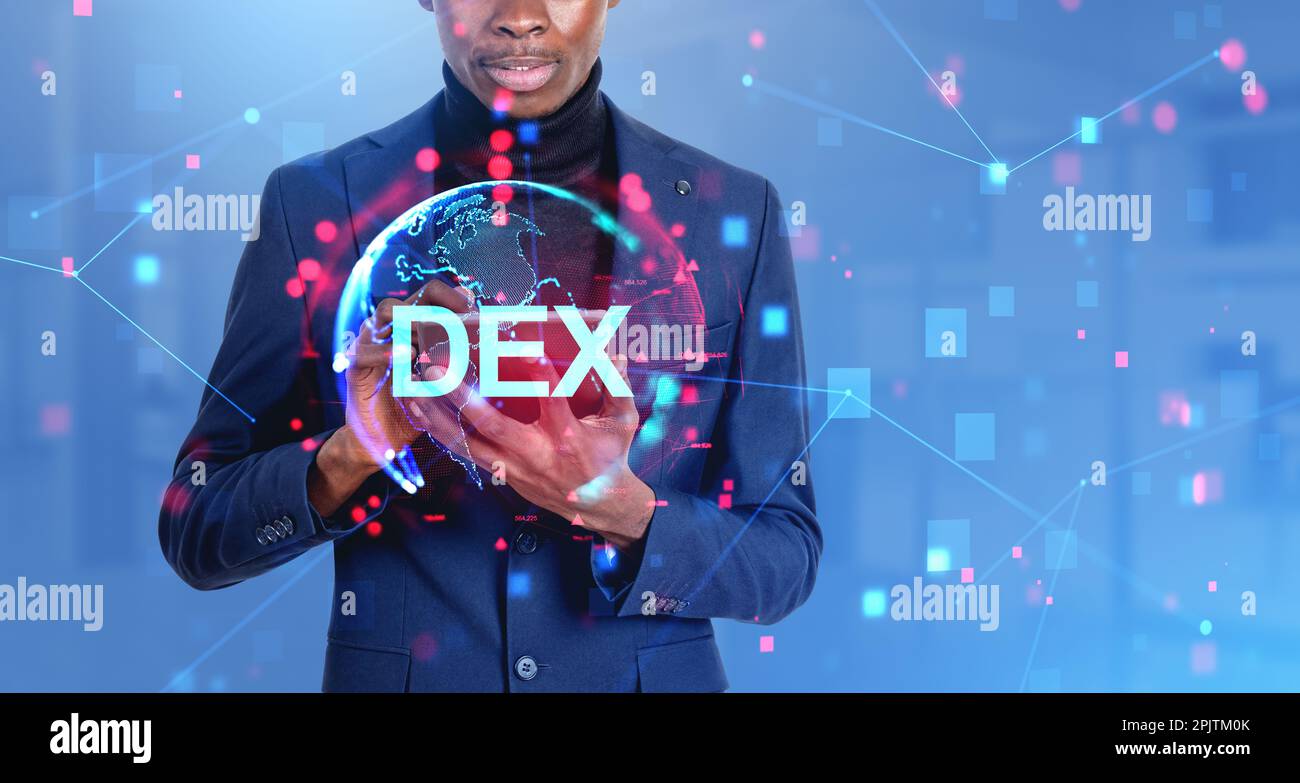 Homme d'affaires noir travaillant avec tablette, DEX d'échange décentralisé. Communication financière et banque sur Internet, transfert de ressources numériques. Concept de b Banque D'Images