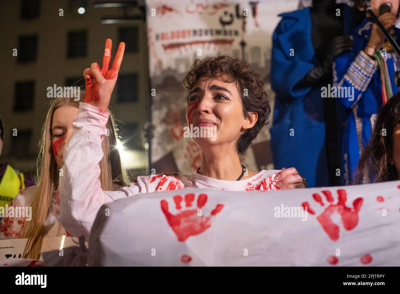 Londres/Royaume-Uni. 19th novembre 2022. Des milliers de manifestants contre le régime iranien ont organisé leur dernière marche de protestation de l'ambassade iranienne à Whitehall, dans le centre de Londres. Londres/Royaume-Uni Aubrey Fagon/ Live News Alamy. Banque D'Images