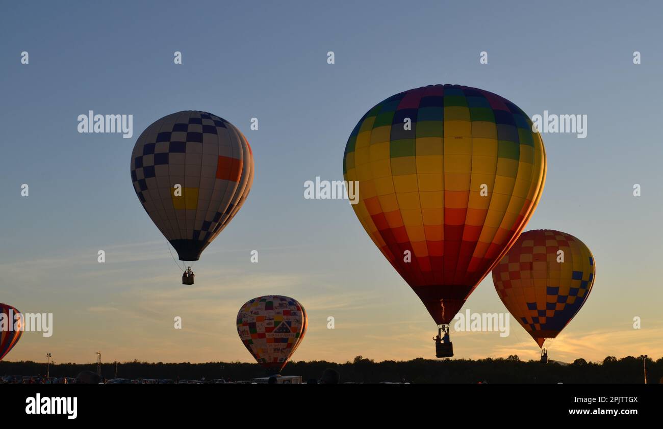 Ballons au crépuscule Banque D'Images