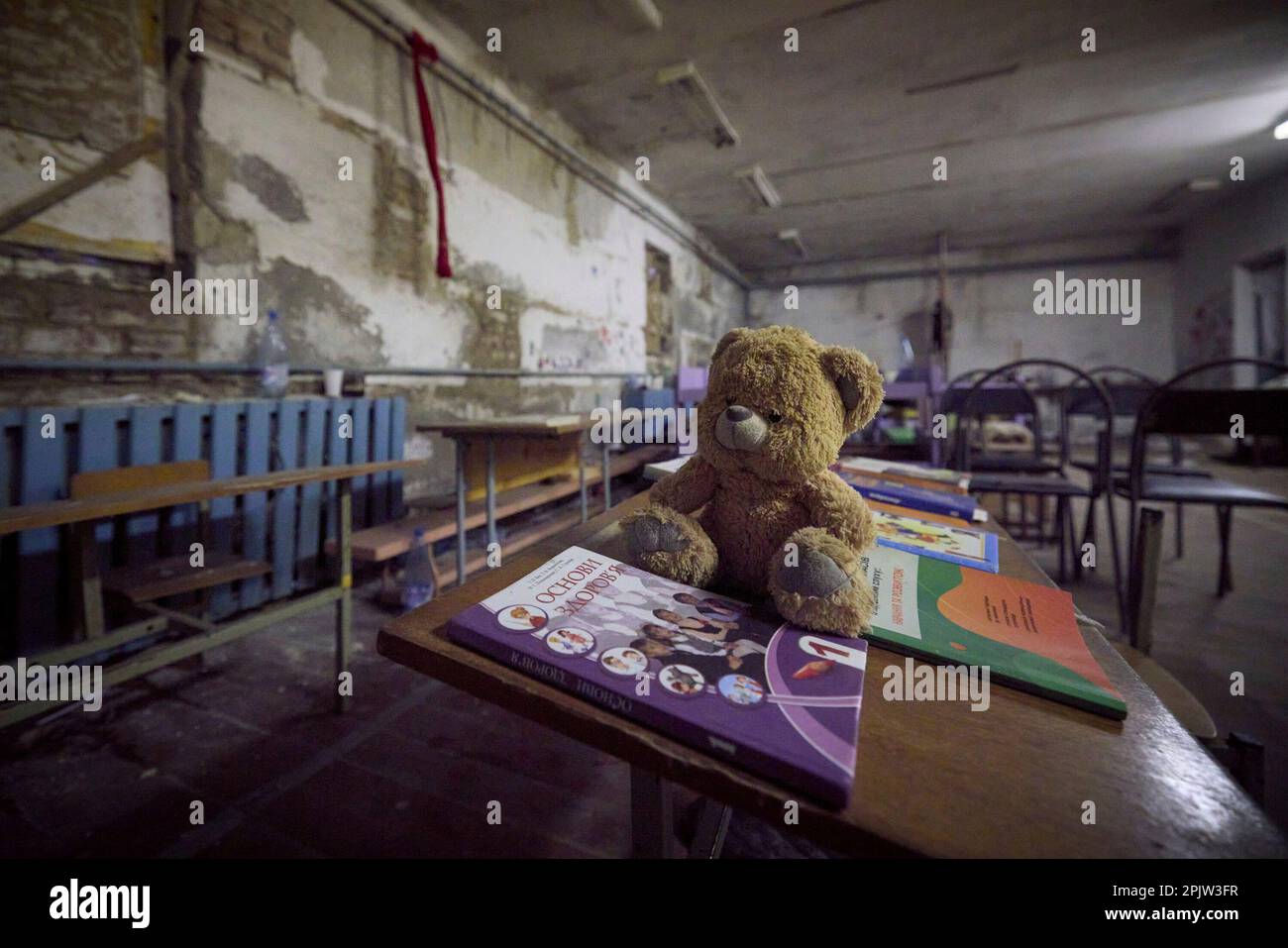 La guerre en Ukraine. Bunker, cave, abri. Le ministre fédéral de l'économie, Robert Habeck, visite l'Ukraine à 3 avril 2023. Voyage de travail du Président de l'Ukraine dans la région de Chernihiv. Photo: Bureau présidentiel de l'Ukraine via Banque D'Images