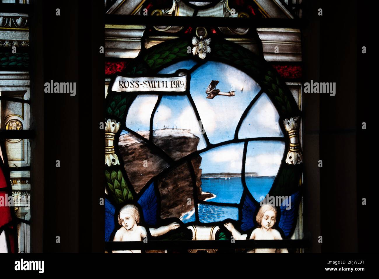 Un vitrail du pilote Ross Smith à l'Université de Sydney, dans l'escalier du vestibule Nicholson, de 1921, par Archibald Keightley Nicholson Banque D'Images