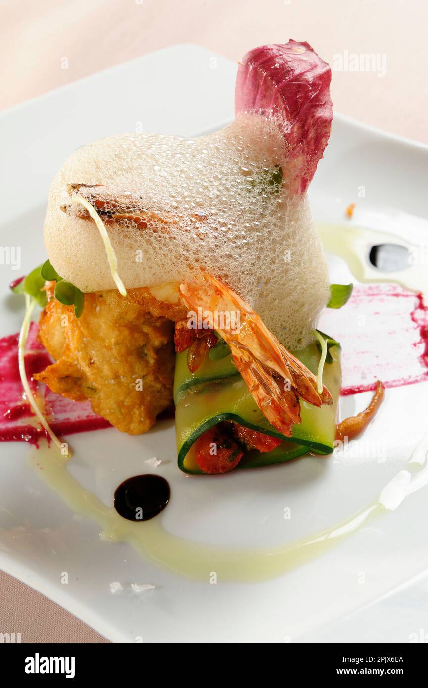 fritter de crevettes. Restaurant Gajulea, chef Michel Philibert, 201 cours Louise Raymond 84330 le Barroux. Vauclus ; France. Banque D'Images fritter de crevettes. Restaurant Gajulea, chef Michel Philibert, 201 cours Louise Raymond 84330 le Barroux. Vauclus ; France. Banque D'Images