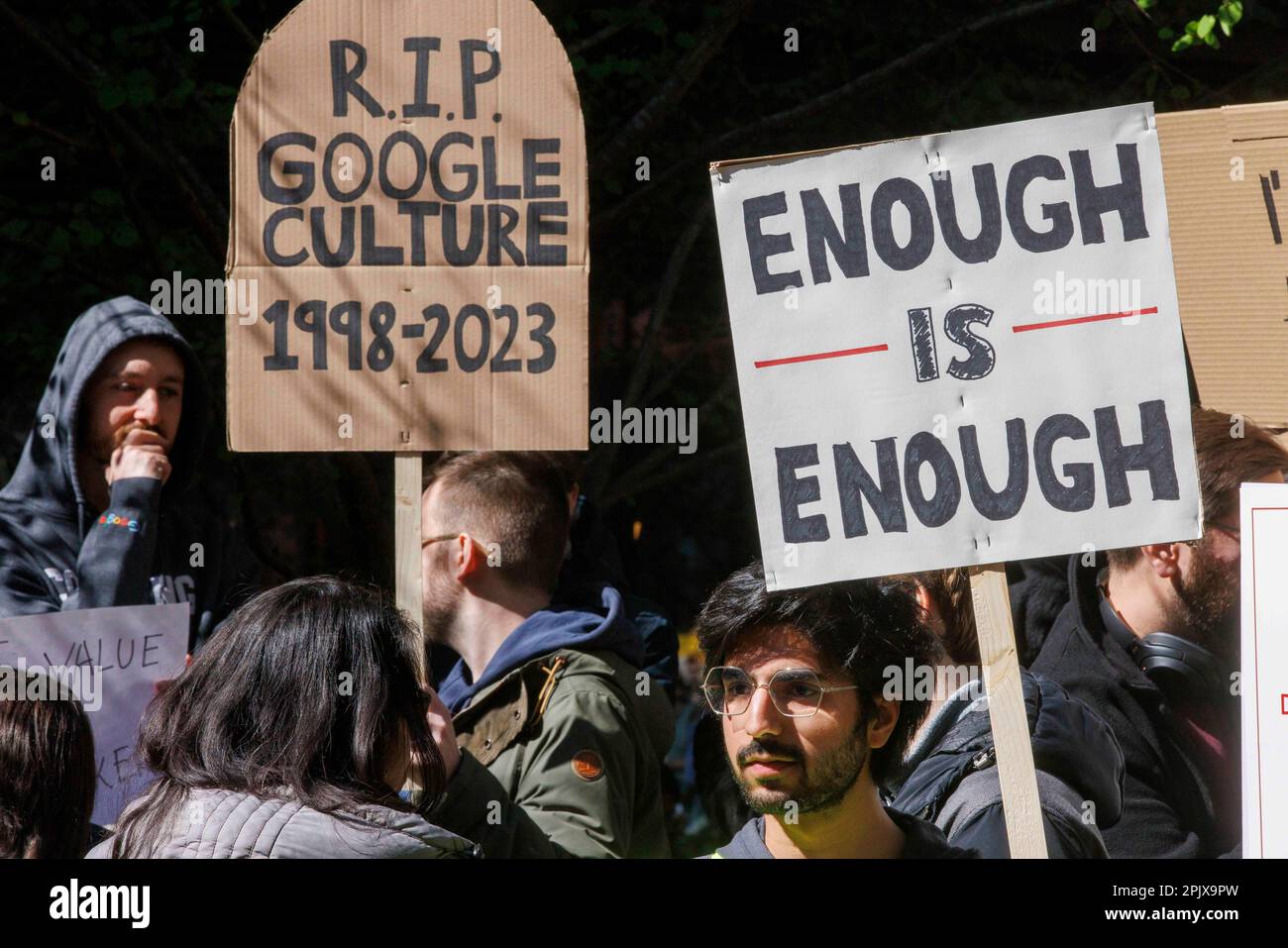 Londres, Royaume-Uni. 4th avril 2023. Les employés de Google manifestent avec les membres du syndicat. Ils ne sont pas satisfaits de la réduction des emplois sur Google, de la réduction des syndicats et des faibles taux de rémunération. Crédit : Mark Thomas/Alay Live News Banque D'Images