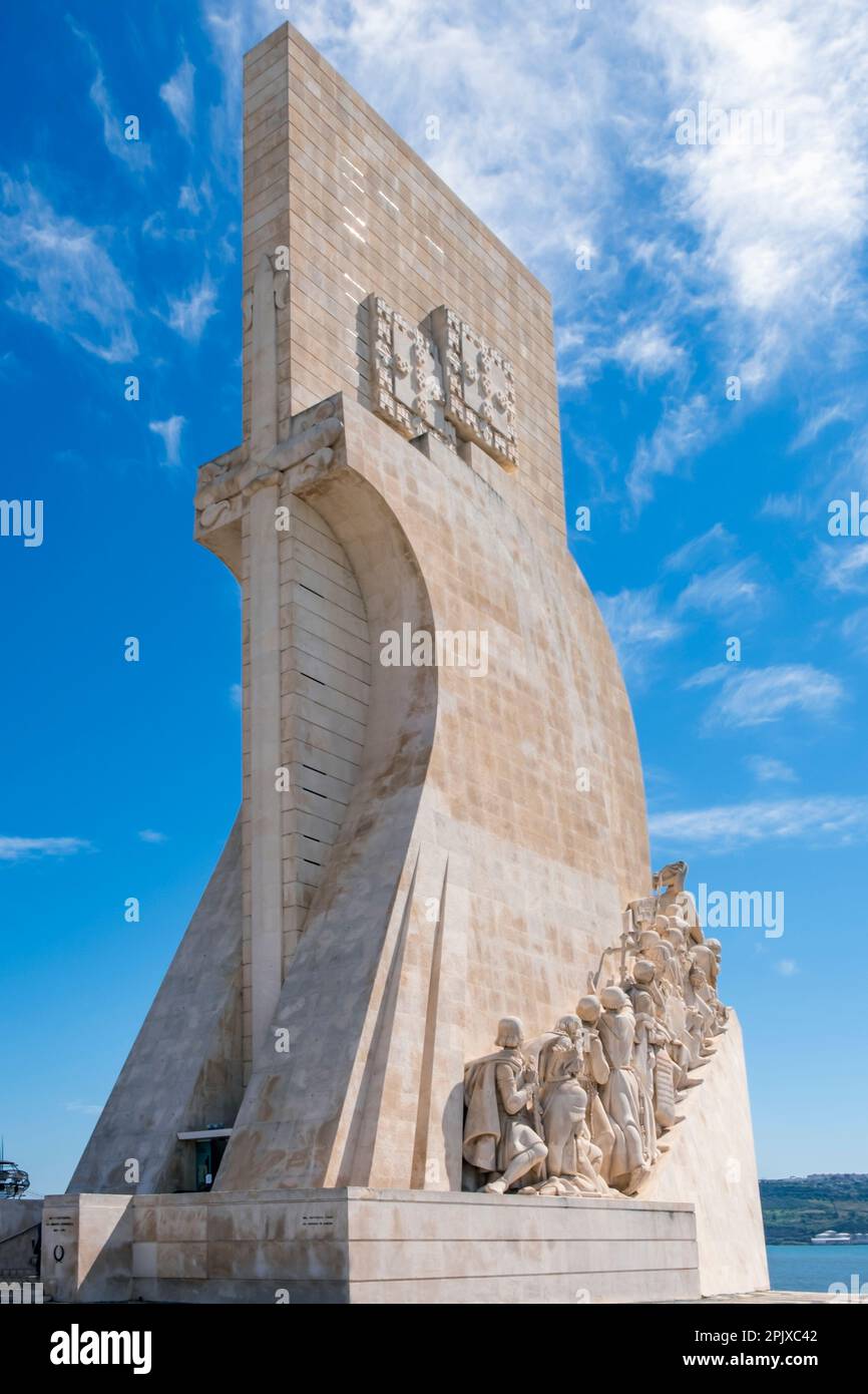 Monument aux découvertes (Padrao dos Descobrimentos) près de la rive du Tage, Belem, Lisbonne, Portugal Banque D'Images