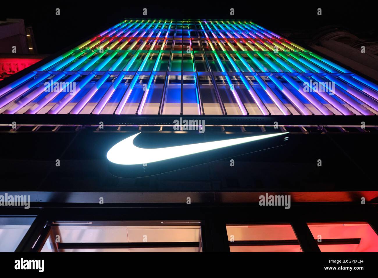 Façade de Nike Store à Istanbul Photo Stock - Alamy