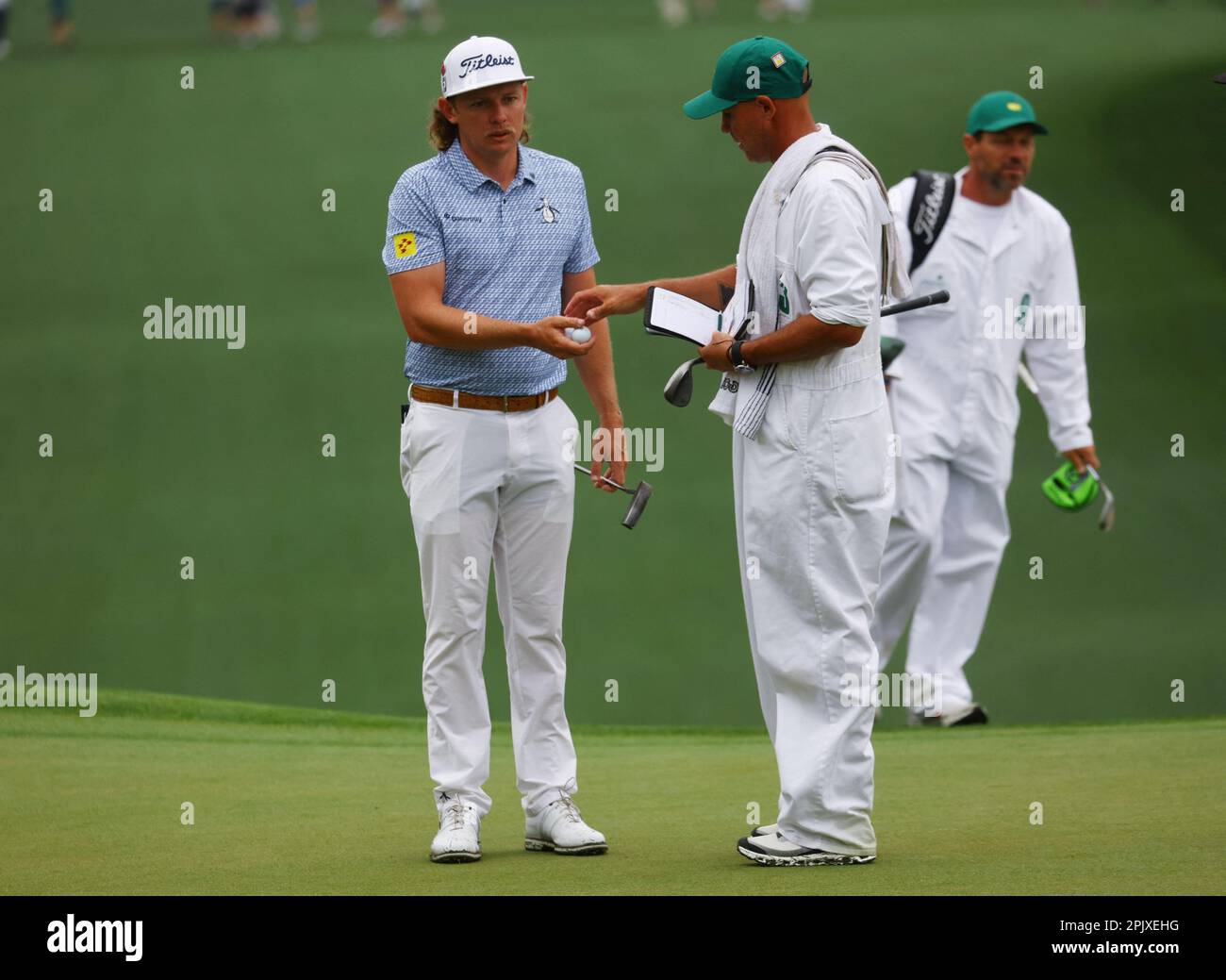 Golf The Masters Augusta National - Golf The Masters Augusta National Golf Club Augusta Georgie Etats Unis Cameron Smith D Australie De 4 Avril 2023 Avec Son Caddie Sur Le Vert 7th Lors D Un Cycle D Entrainement Reuters Mike Segar 2pjxehg